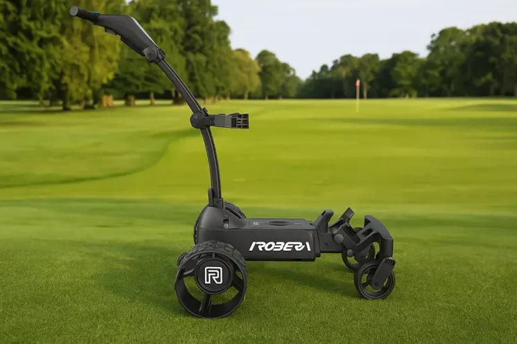 Chariot électrique Robera Pro avec un sac de golf